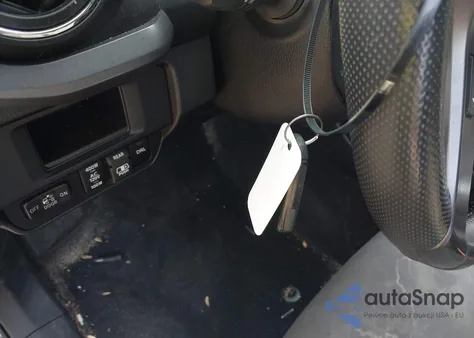 2017 Toyota Tacoma Trd Off Road z USA, uszkodzony, nr VIN 5TFCZ5AN9HX089144